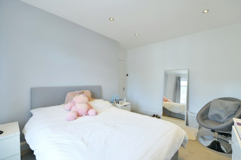 Bedroom- click for photo gallery